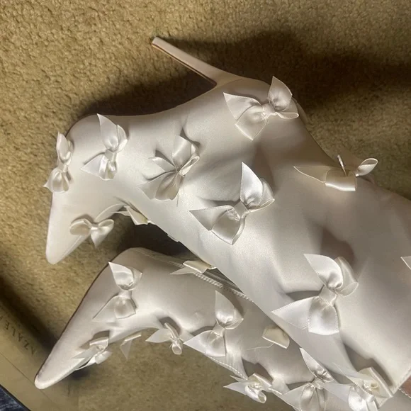 Elegant White Bow-Embellished Women's Boots - Picture 7 of 8